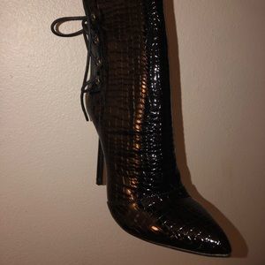 Sexy Snake Skin Lace Up Booties / Pumps